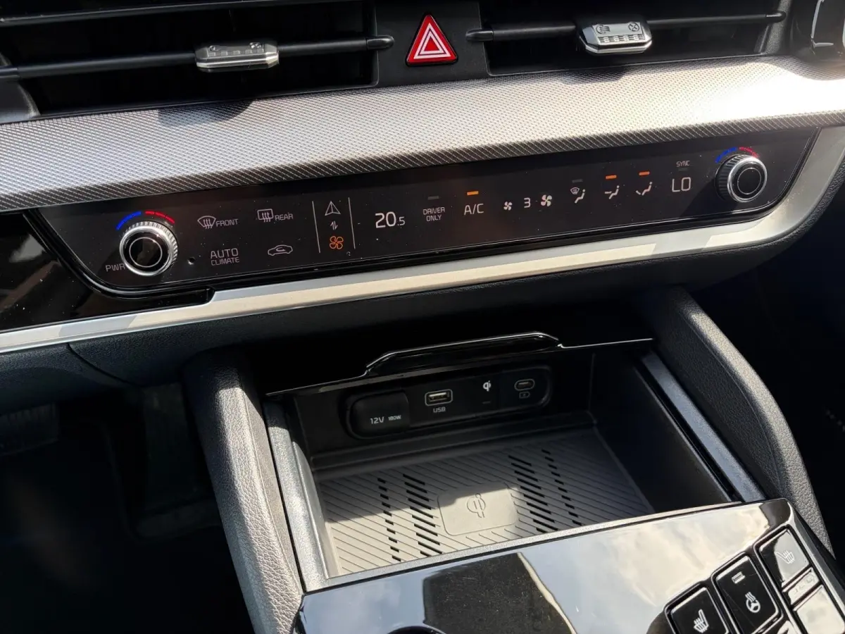 1.6 T-GDi Plug-in Hybrid AWD DynamicLine Luxury | Stoel- en stuurverwarming | Elektrisch verstelbare voorstoelen | Stoelverwarming achter | Achteruitrijcamera | Parkeersensoren voor- en acht