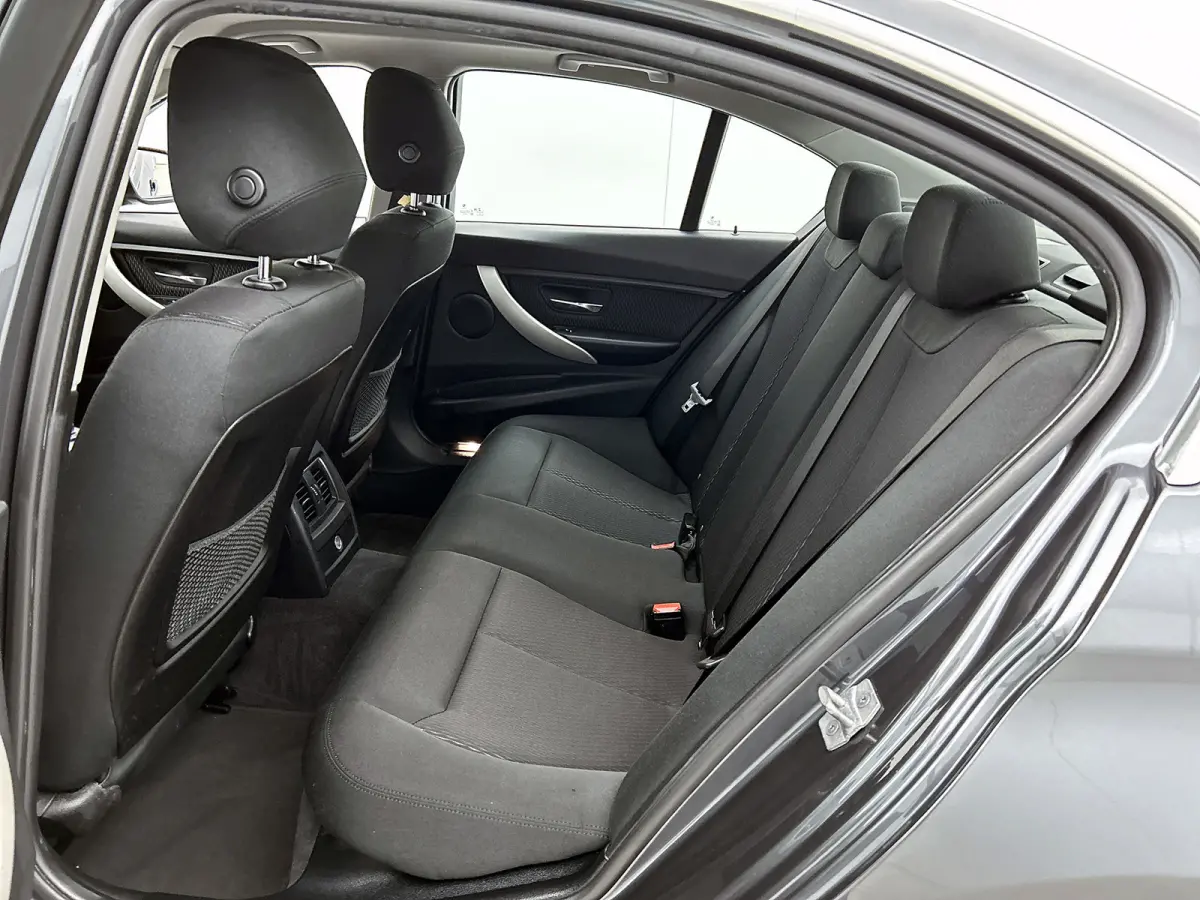 318i Executive (NAVIGATIE, LED, PDC, CLIMA, STUURBEDIENING, MULTIMEDIA)