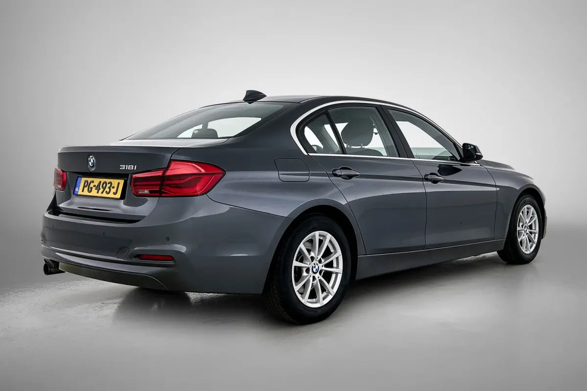 318i Executive (NAVIGATIE, LED, PDC, CLIMA, STUURBEDIENING, MULTIMEDIA)