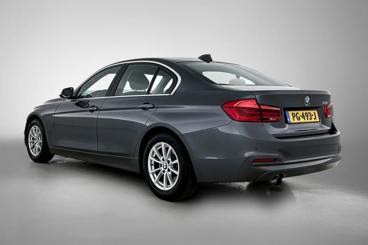 318i Executive (NAVIGATIE, LED, PDC, CLIMA, STUURBEDIENING, MULTIMEDIA)