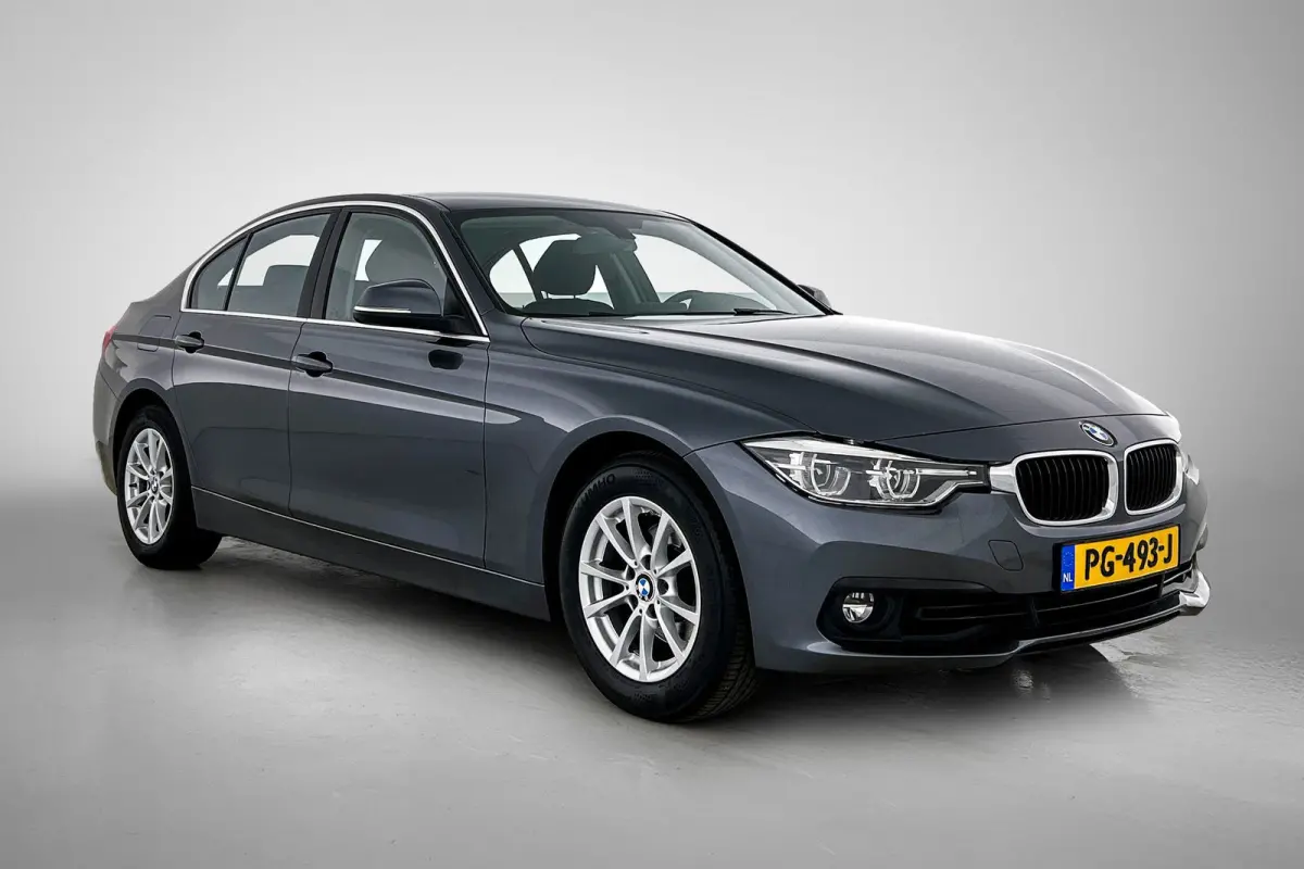318i Executive (NAVIGATIE, LED, PDC, CLIMA, STUURBEDIENING, MULTIMEDIA)