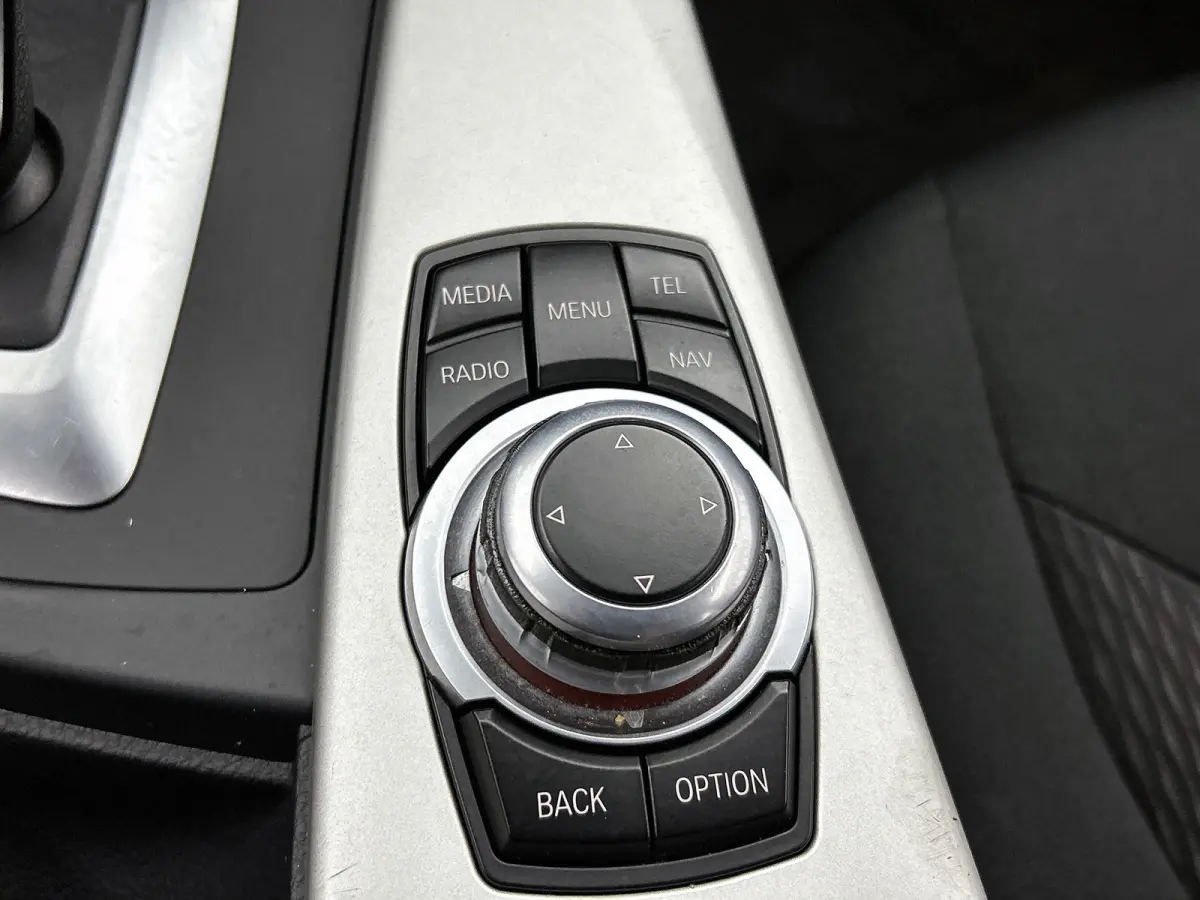 318i Executive (NAVIGATIE, LED, PDC, CLIMA, STUURBEDIENING, MULTIMEDIA)