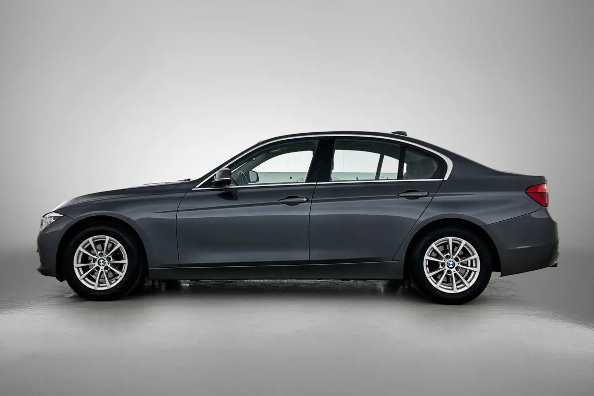 318i Executive (NAVIGATIE, LED, PDC, CLIMA, STUURBEDIENING, MULTIMEDIA)