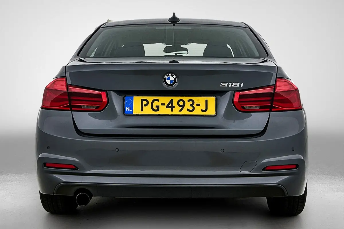 318i Executive (NAVIGATIE, LED, PDC, CLIMA, STUURBEDIENING, MULTIMEDIA)