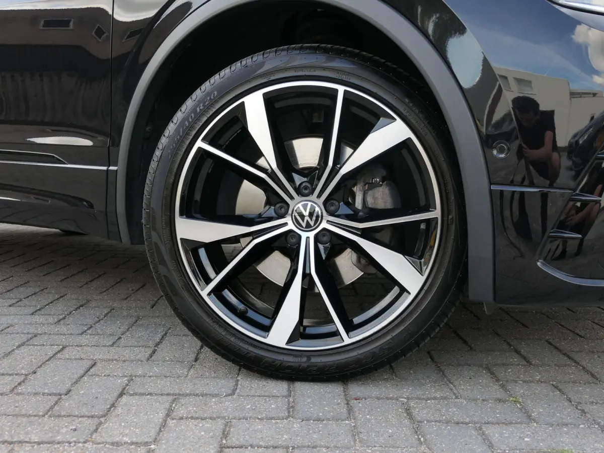 1.4 TSI eHybrid R-Line Business+ | Leder | Panoramadak | Memory | Trekhaak | Head-up display | Discover Pro | Elektrische achterklep | Apple-/Android Carplay | ACC | Dodehoek detectie | Stoe