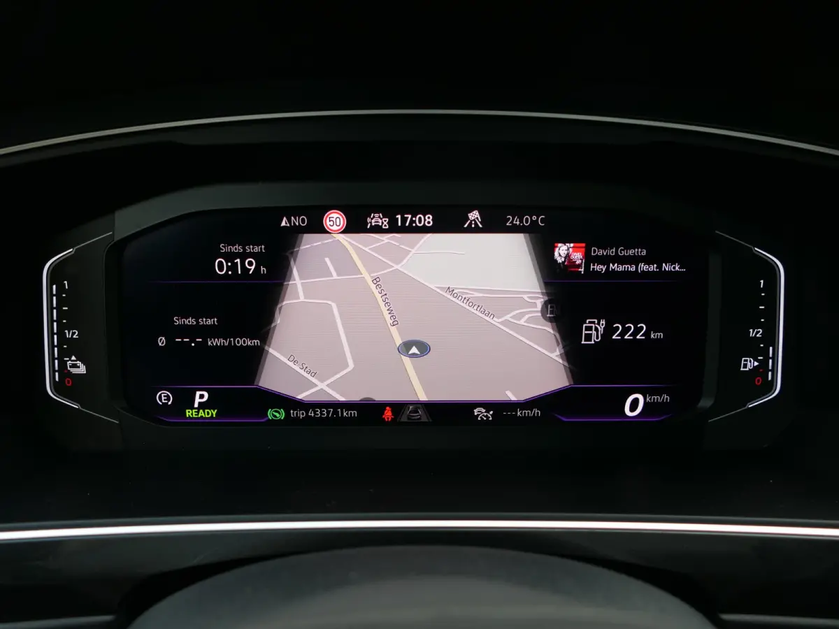 1.4 TSI eHybrid R-Line Business+ | Leder | Panoramadak | Memory | Trekhaak | Head-up display | Discover Pro | Elektrische achterklep | Apple-/Android Carplay | ACC | Dodehoek detectie | Stoe