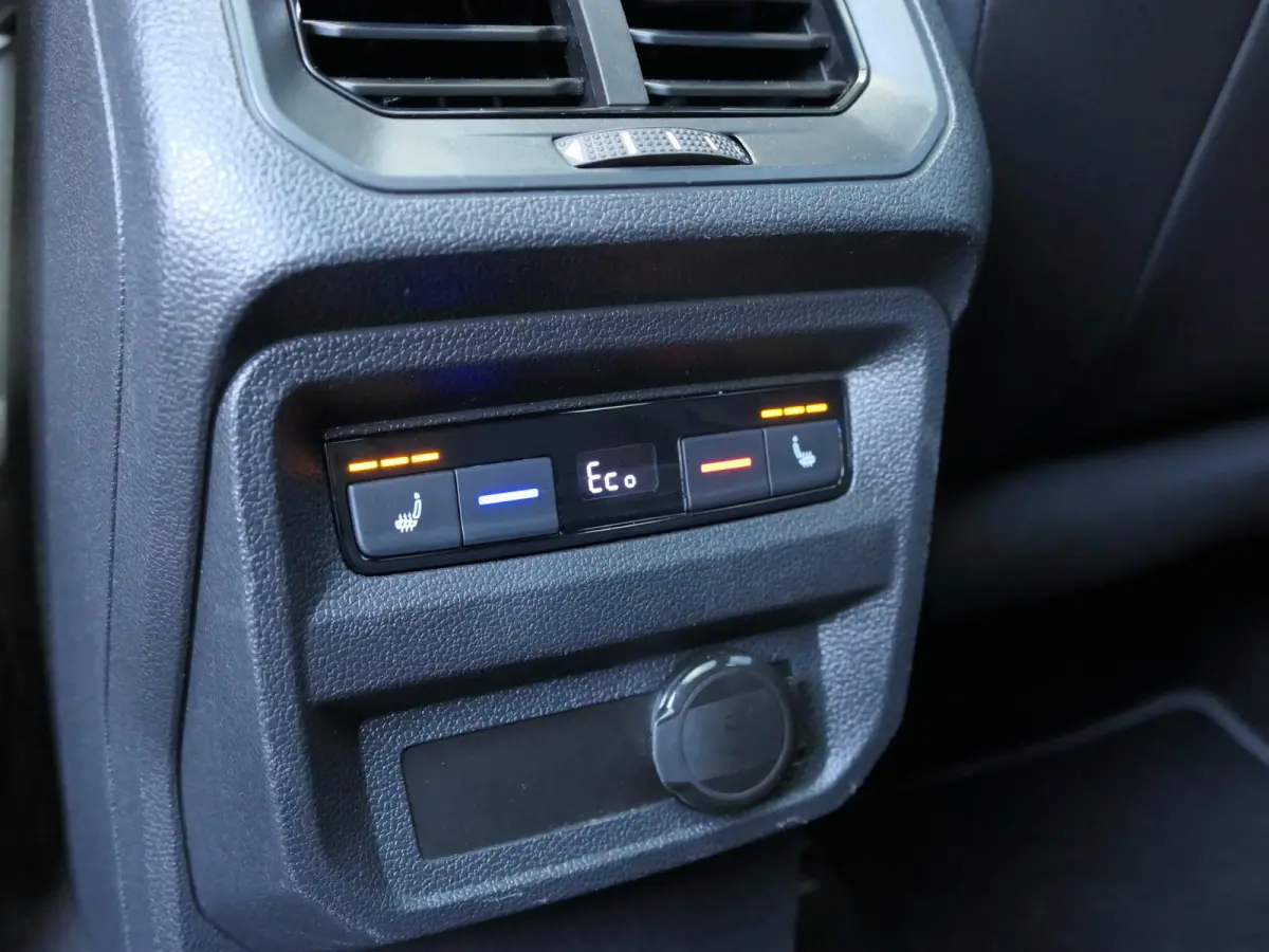 1.4 TSI eHybrid R-Line Business+ | Leder | Panoramadak | Memory | Trekhaak | Head-up display | Discover Pro | Elektrische achterklep | Apple-/Android Carplay | ACC | Dodehoek detectie | Stoe