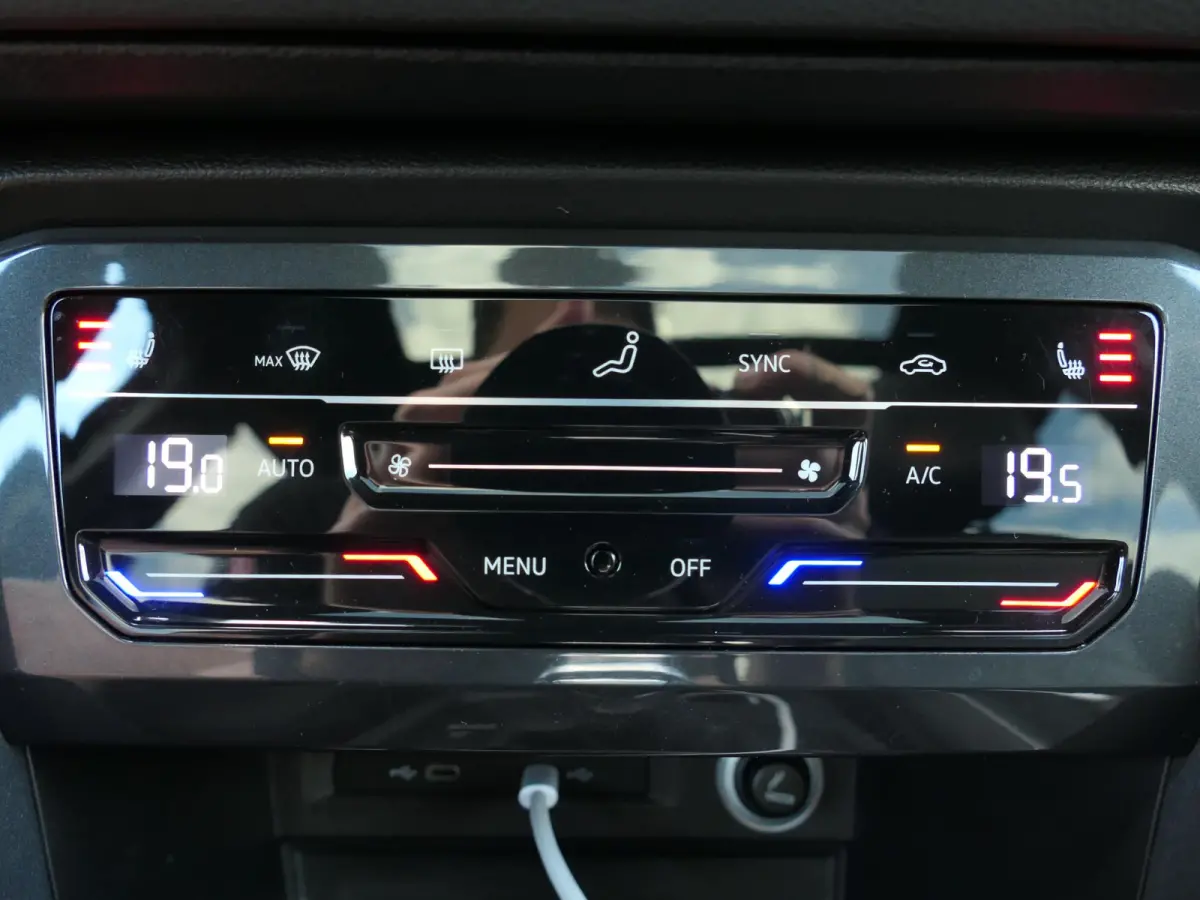 1.4 TSI eHybrid R-Line Business+ | Leder | Panoramadak | Memory | Trekhaak | Head-up display | Discover Pro | Elektrische achterklep | Apple-/Android Carplay | ACC | Dodehoek detectie | Stoe