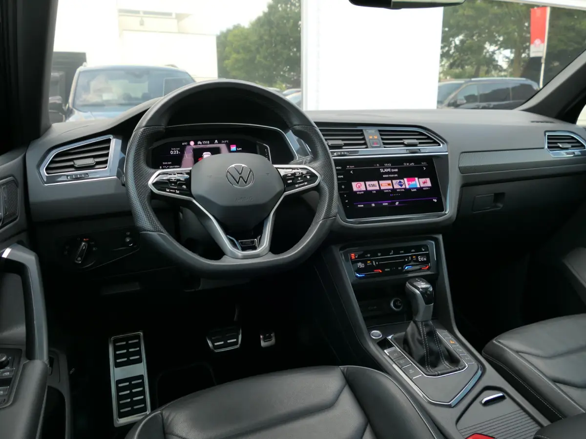 1.4 TSI eHybrid R-Line Business+ | Leder | Panoramadak | Memory | Trekhaak | Head-up display | Discover Pro | Elektrische achterklep | Apple-/Android Carplay | ACC | Dodehoek detectie | Stoe