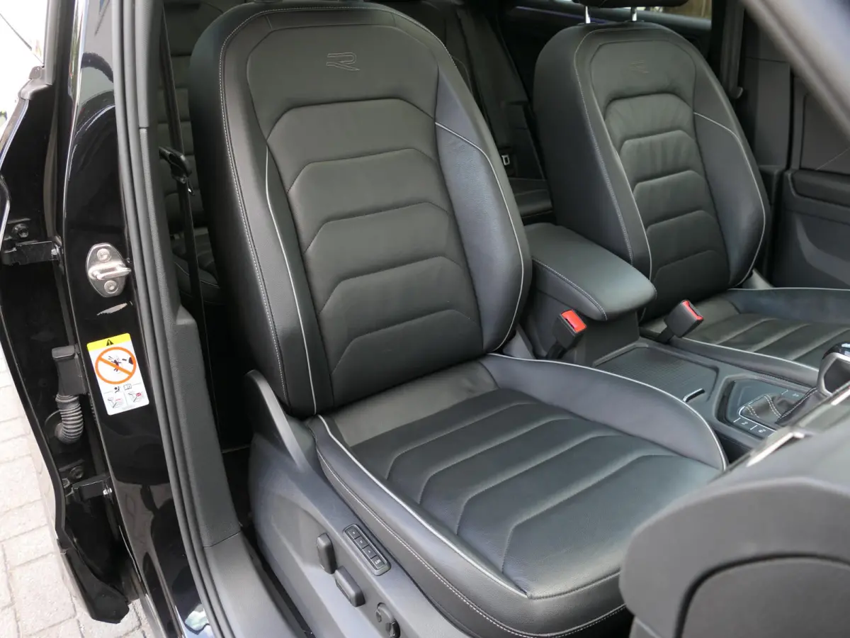 1.4 TSI eHybrid R-Line Business+ | Leder | Panoramadak | Memory | Trekhaak | Head-up display | Discover Pro | Elektrische achterklep | Apple-/Android Carplay | ACC | Dodehoek detectie | Stoe