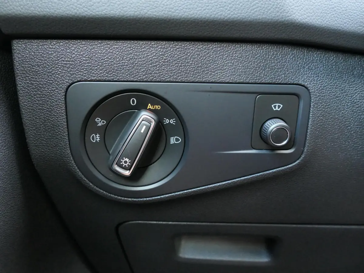 1.4 TSI eHybrid R-Line Business+ | Leder | Panoramadak | Memory | Trekhaak | Head-up display | Discover Pro | Elektrische achterklep | Apple-/Android Carplay | ACC | Dodehoek detectie | Stoe