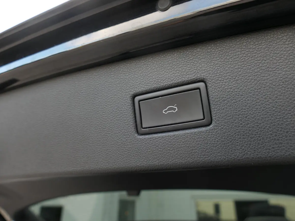 1.4 TSI eHybrid R-Line Business+ | Leder | Panoramadak | Memory | Trekhaak | Head-up display | Discover Pro | Elektrische achterklep | Apple-/Android Carplay | ACC | Dodehoek detectie | Stoe