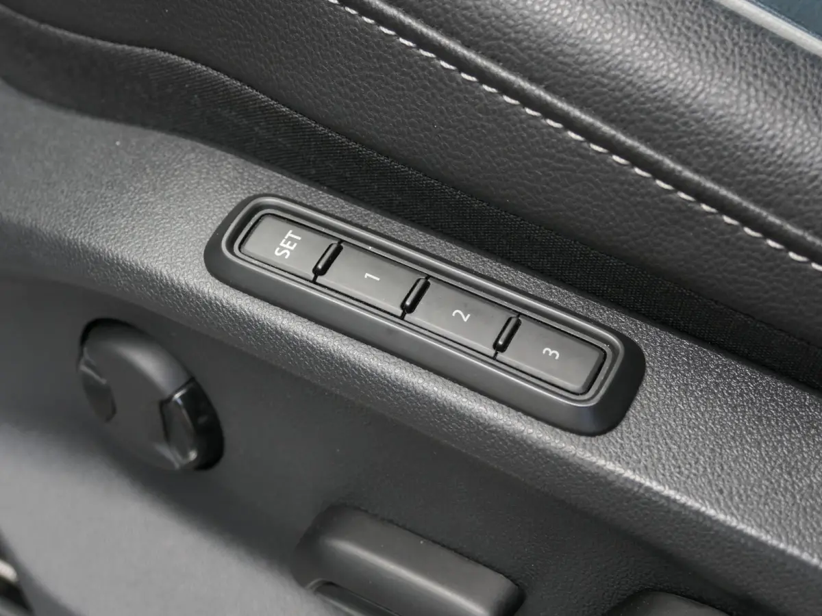 1.4 TSI eHybrid R-Line Business+ | Leder | Panoramadak | Memory | Trekhaak | Head-up display | Discover Pro | Elektrische achterklep | Apple-/Android Carplay | ACC | Dodehoek detectie | Stoe