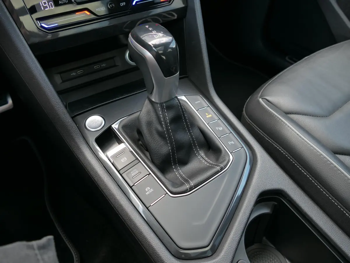 1.4 TSI eHybrid R-Line Business+ | Leder | Panoramadak | Memory | Trekhaak | Head-up display | Discover Pro | Elektrische achterklep | Apple-/Android Carplay | ACC | Dodehoek detectie | Stoe