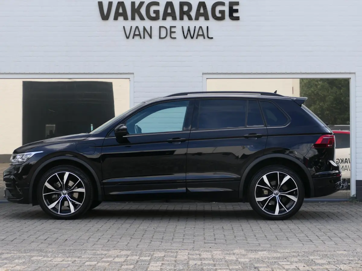 1.4 TSI eHybrid R-Line Business+ | Leder | Panoramadak | Memory | Trekhaak | Head-up display | Discover Pro | Elektrische achterklep | Apple-/Android Carplay | ACC | Dodehoek detectie | Stoe