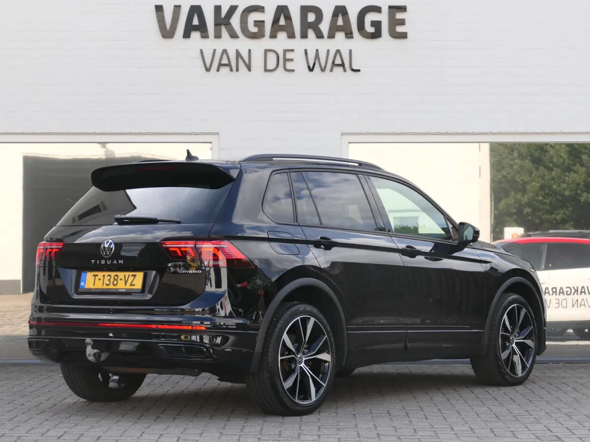 1.4 TSI eHybrid R-Line Business+ | Leder | Panoramadak | Memory | Trekhaak | Head-up display | Discover Pro | Elektrische achterklep | Apple-/Android Carplay | ACC | Dodehoek detectie | Stoe