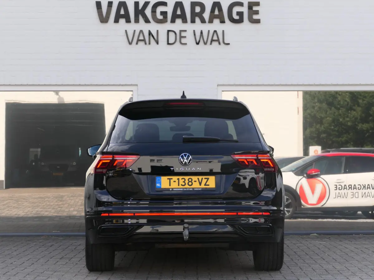 1.4 TSI eHybrid R-Line Business+ | Leder | Panoramadak | Memory | Trekhaak | Head-up display | Discover Pro | Elektrische achterklep | Apple-/Android Carplay | ACC | Dodehoek detectie | Stoe