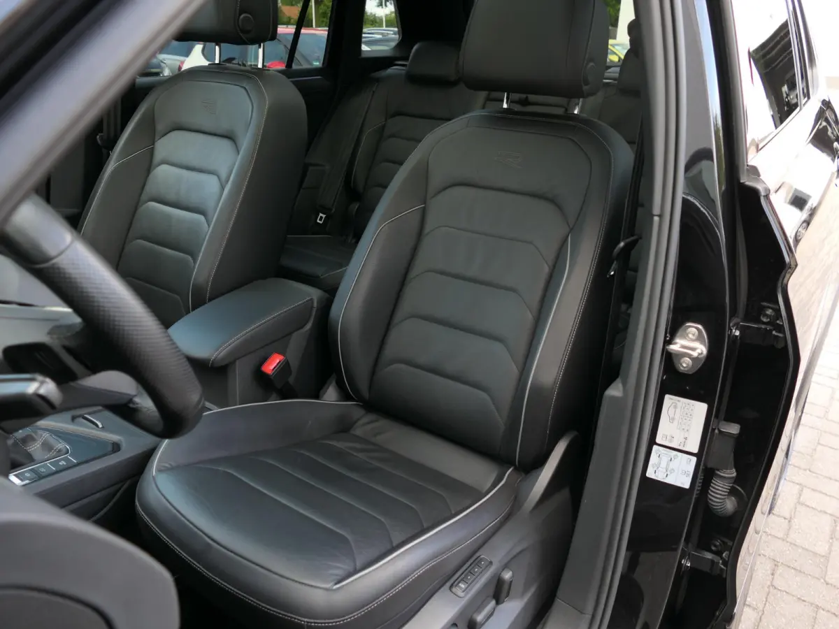 1.4 TSI eHybrid R-Line Business+ | Leder | Panoramadak | Memory | Trekhaak | Head-up display | Discover Pro | Elektrische achterklep | Apple-/Android Carplay | ACC | Dodehoek detectie | Stoe