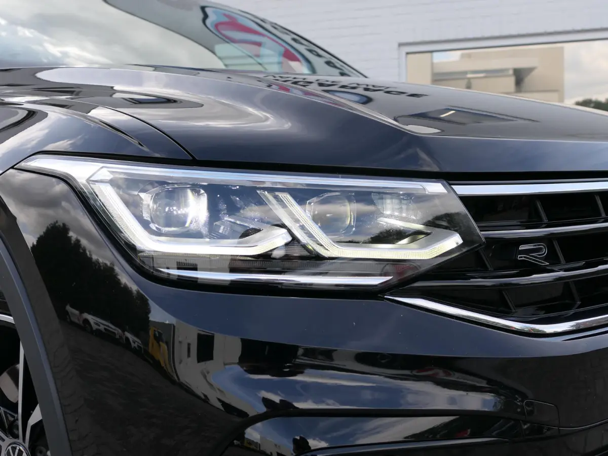 1.4 TSI eHybrid R-Line Business+ | Leder | Panoramadak | Memory | Trekhaak | Head-up display | Discover Pro | Elektrische achterklep | Apple-/Android Carplay | ACC | Dodehoek detectie | Stoe