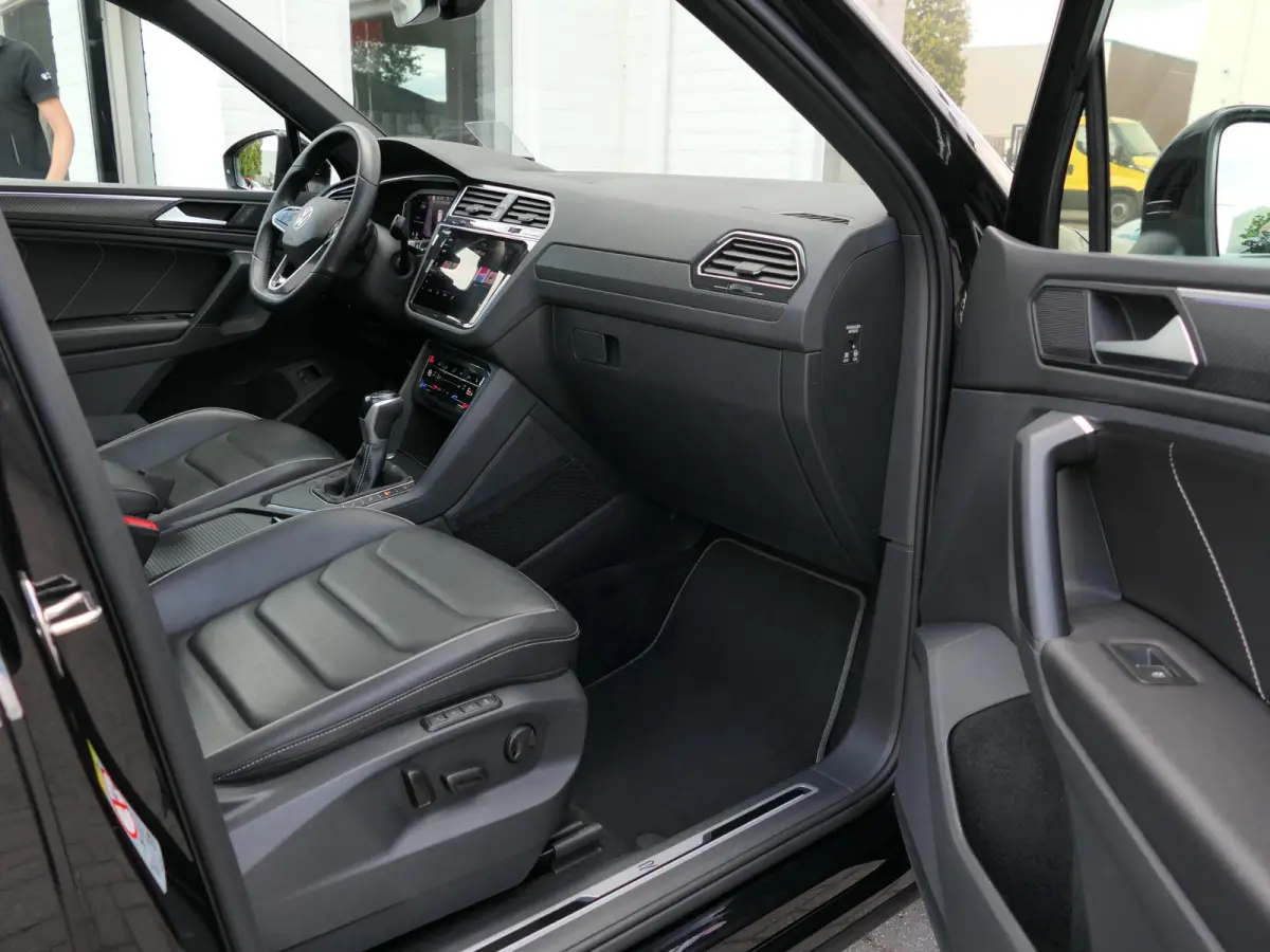 1.4 TSI eHybrid R-Line Business+ | Leder | Panoramadak | Memory | Trekhaak | Head-up display | Discover Pro | Elektrische achterklep | Apple-/Android Carplay | ACC | Dodehoek detectie | Stoe