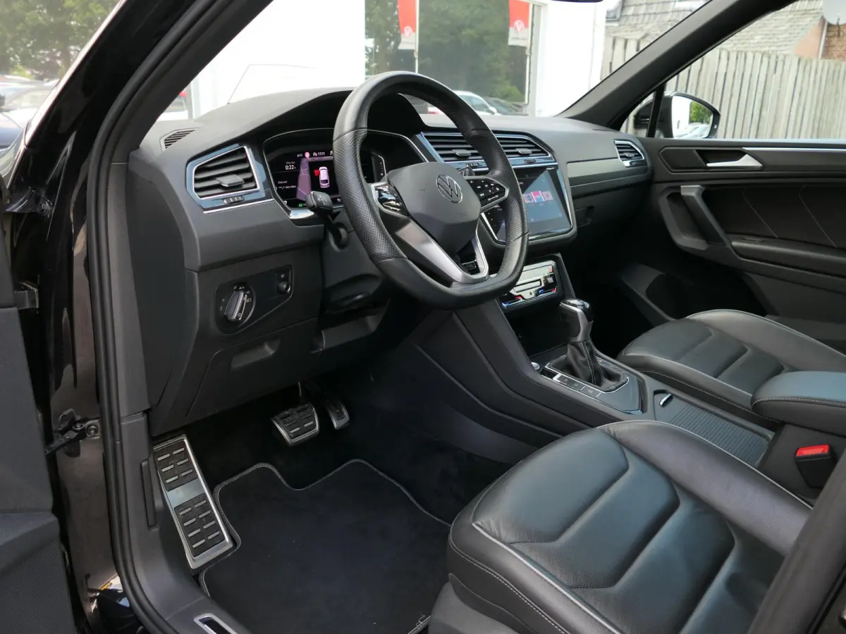 1.4 TSI eHybrid R-Line Business+ | Leder | Panoramadak | Memory | Trekhaak | Head-up display | Discover Pro | Elektrische achterklep | Apple-/Android Carplay | ACC | Dodehoek detectie | Stoe