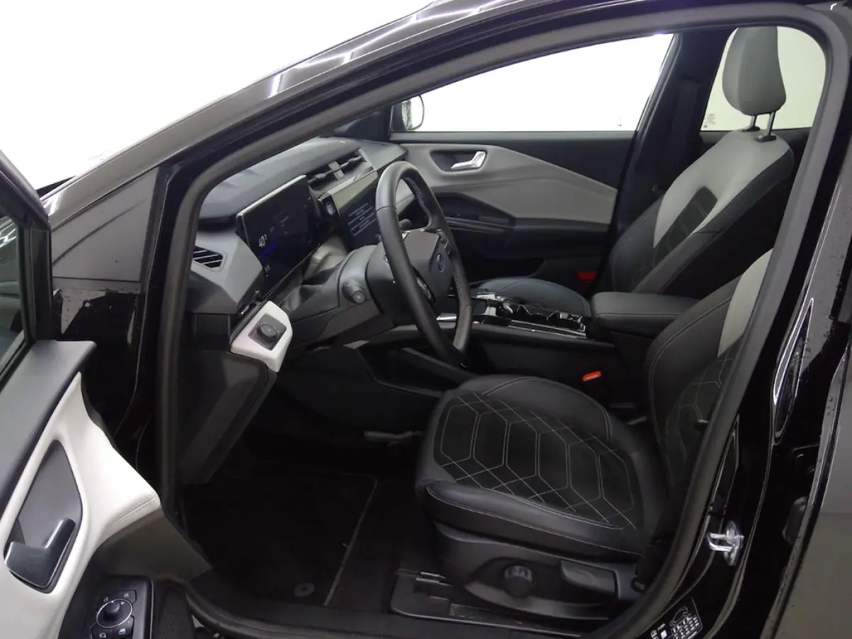 Premium 44 kWh | Panoramadak | Adaptive Cruise | BLIS | Winterpack | 360 Camera | Matrix-LED | Elektrische Achterklep