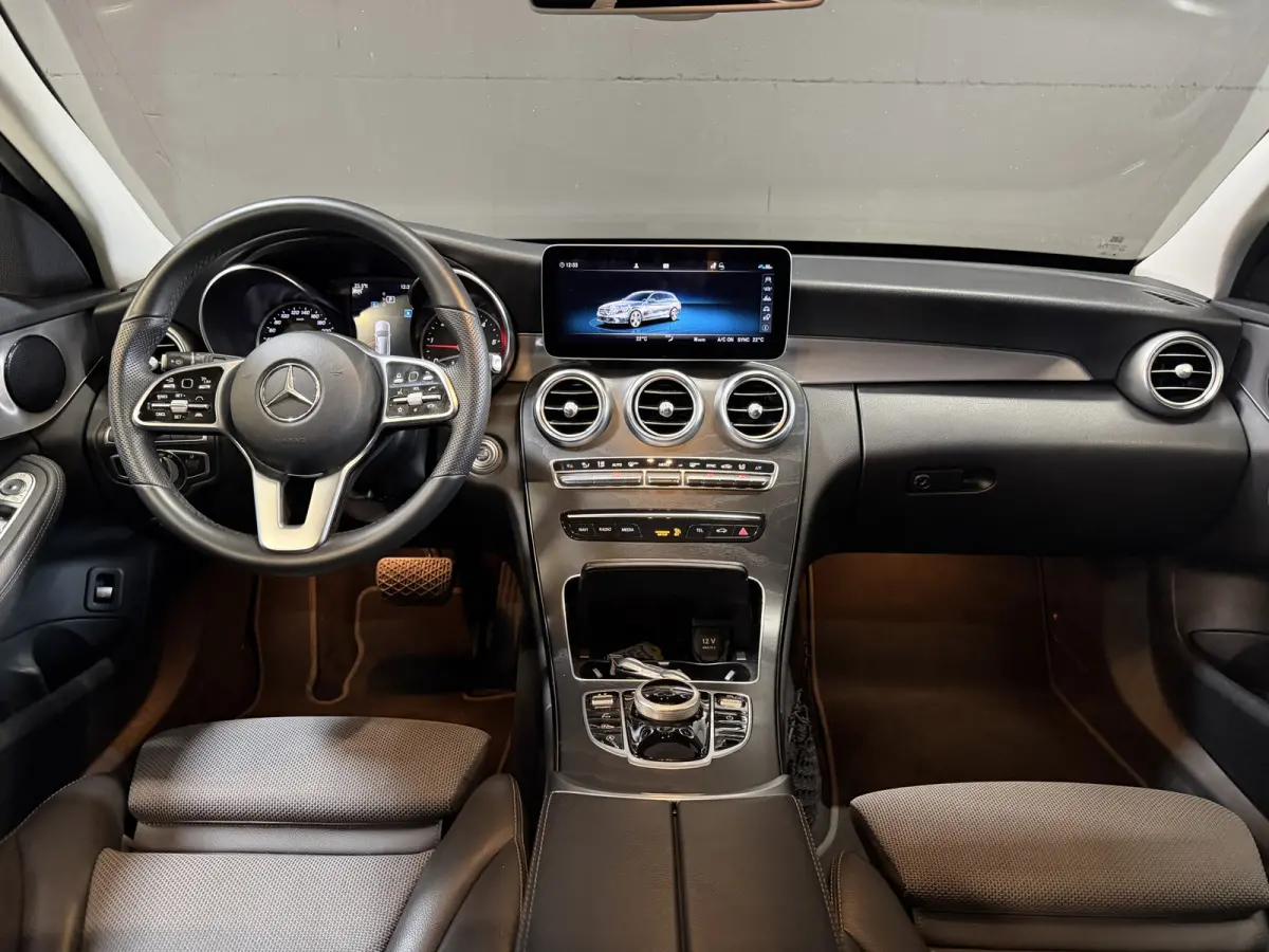220 d Business Solution | Camera | Stoelverwarming | Elektr. trekhaak | Adaptive cruise | Full LED