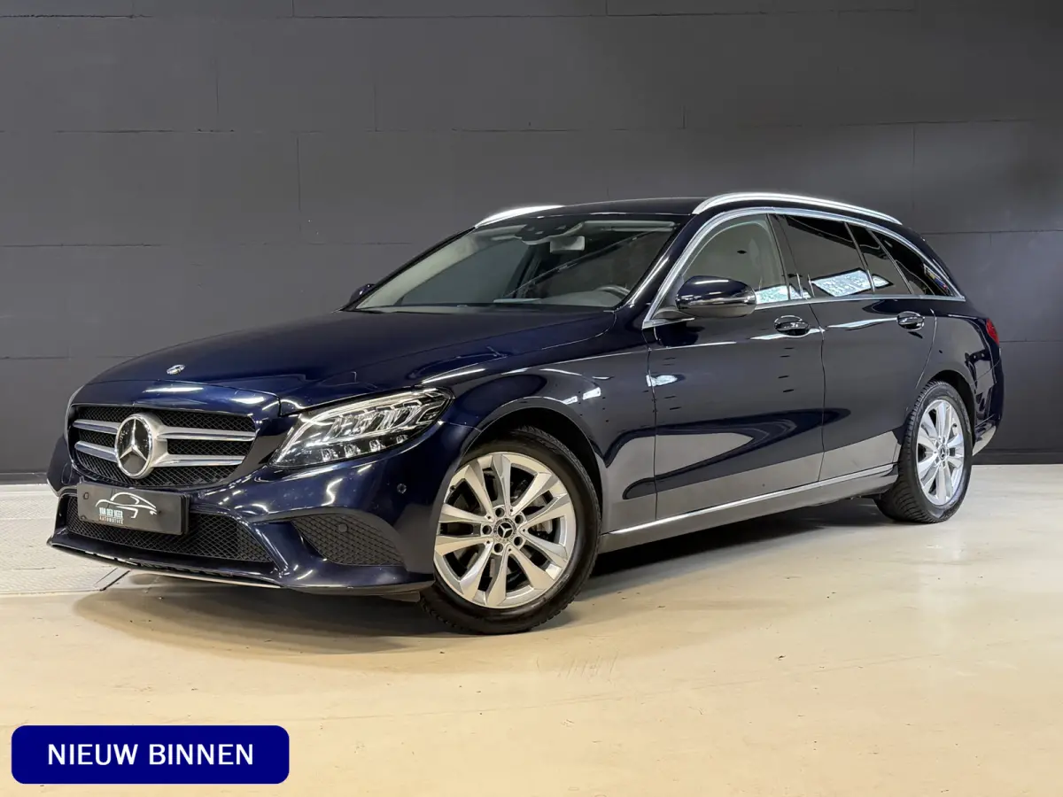 220 d Business Solution | Camera | Stoelverwarming | Elektr. trekhaak | Adaptive cruise | Full LED