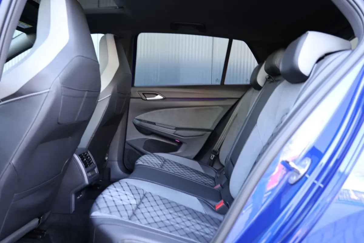 1.5 eTSI R-Line | panoramadak | camera | adap. cruise | dodehoek detectie | camera | keyless | sfeerverlichting