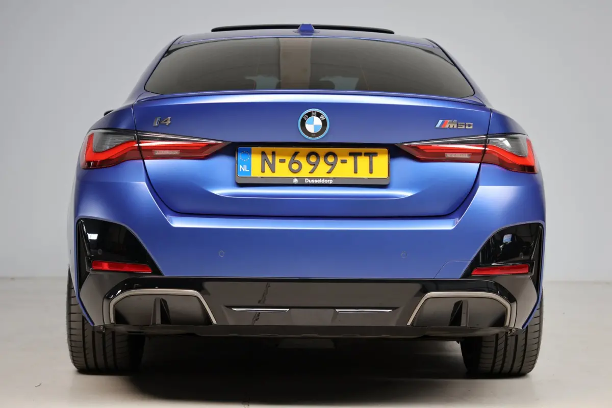 M50 High Executive M-sport | schuifkanteldak | m-sport seats | individual frozen | adap. cruise | carbon | harmankardon