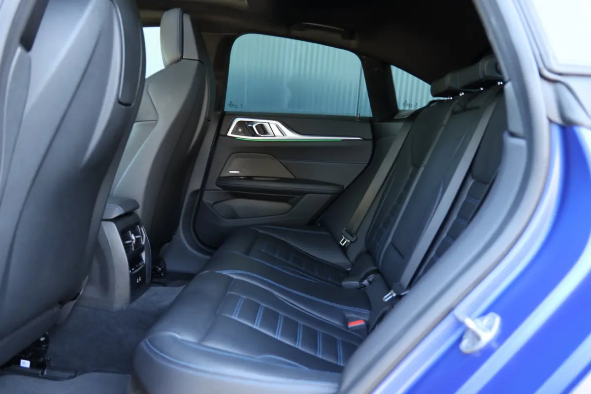 M50 High Executive M-sport | schuifkanteldak | m-sport seats | individual frozen | adap. cruise | carbon | harmankardon