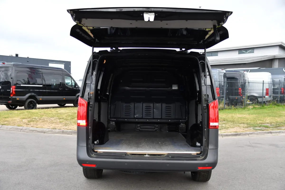116 CDI L2 Black Edition Cruise, Carplay, LED, 164pk, Sensoren, Multimedia, Automaat, NAVI, Uniek!