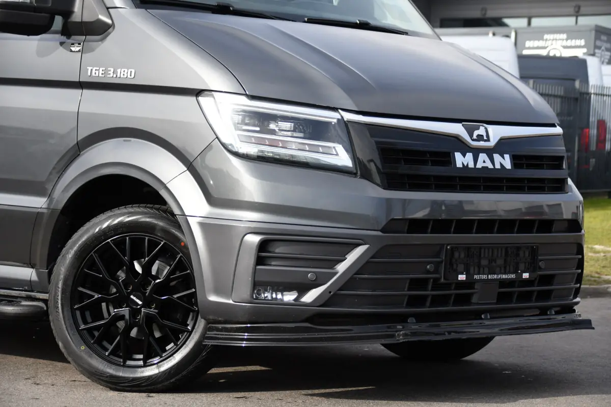 3.180 35 2.0 L3H3 PB Edition Full Options! Camera, Cruise, Carplay, LED, 177pk, Automaat, Trekhaak 3000kg, Voorruit verwarming, Sensoren, Multimedia, Uniek!