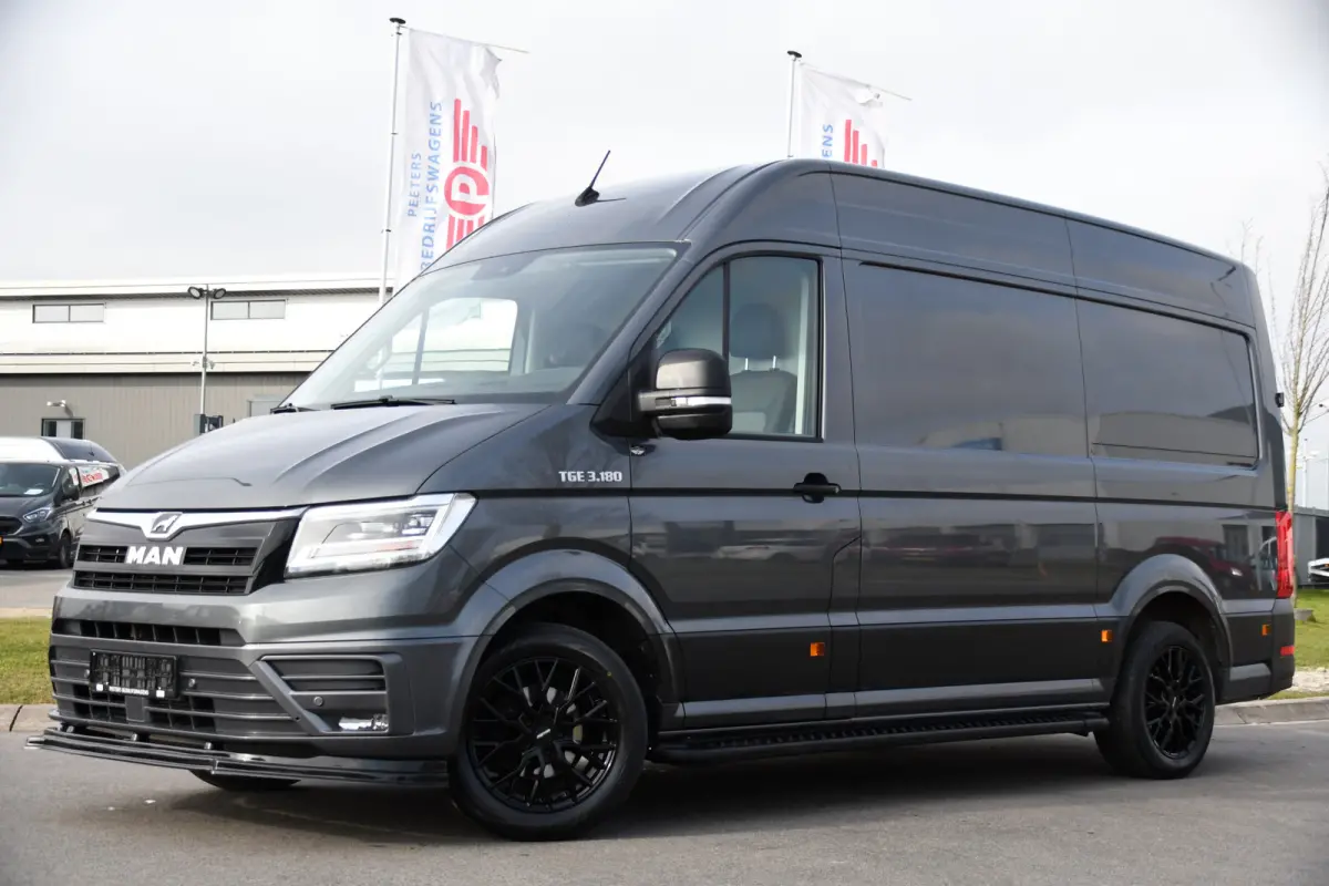 3.180 35 2.0 L3H3 PB Edition Full Options! Camera, Cruise, Carplay, LED, 177pk, Automaat, Trekhaak 3000kg, Voorruit verwarming, Sensoren, Multimedia, Uniek!