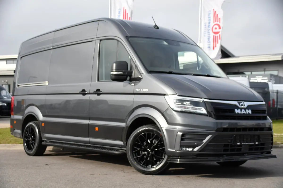 3.180 35 2.0 L3H3 PB Edition Full Options! Camera, Cruise, Carplay, LED, 177pk, Automaat, Trekhaak 3000kg, Voorruit verwarming, Sensoren, Multimedia, Uniek!