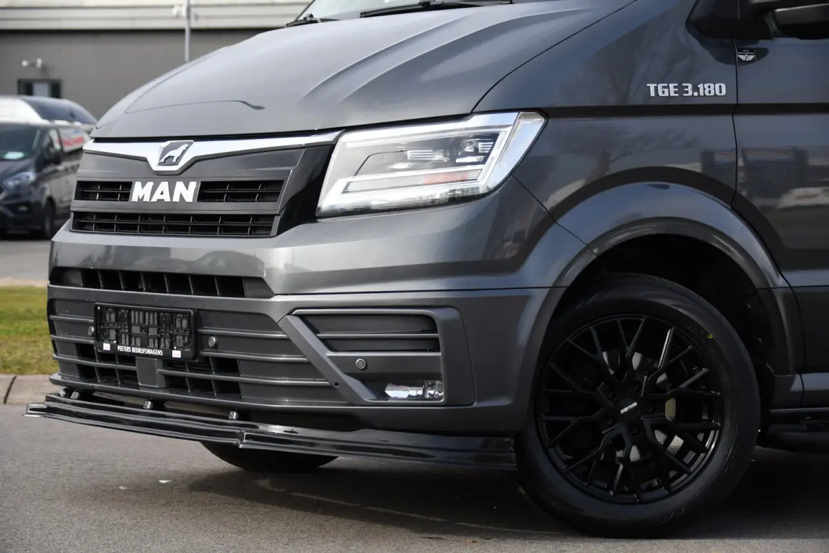 3.180 35 2.0 L3H3 PB Edition Full Options! Camera, Cruise, Carplay, LED, 177pk, Automaat, Trekhaak 3000kg, Voorruit verwarming, Sensoren, Multimedia, Uniek!