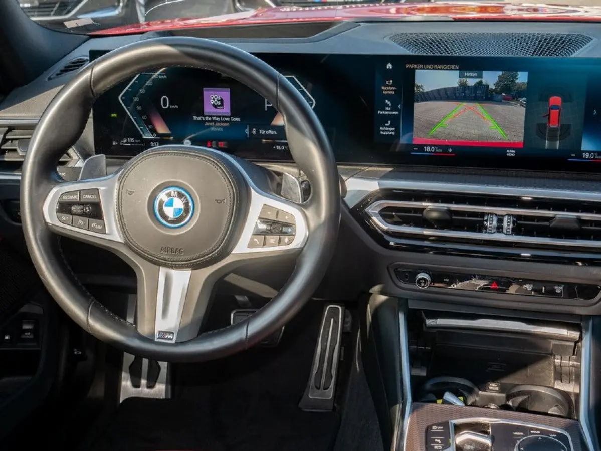 330e M-SPORT (LCI) ** LED, ROT LEDER, LIFE COCKP. PROF, PANORAMA, TREKH, 18-inch LMV ** 1e EIG (EX BMW-AG) - UNFALLFREI ** * INFORMEER OOK NAAR ONZE AANTREKKELIJKE FINANCIAL-LEASE TARIEVEN *