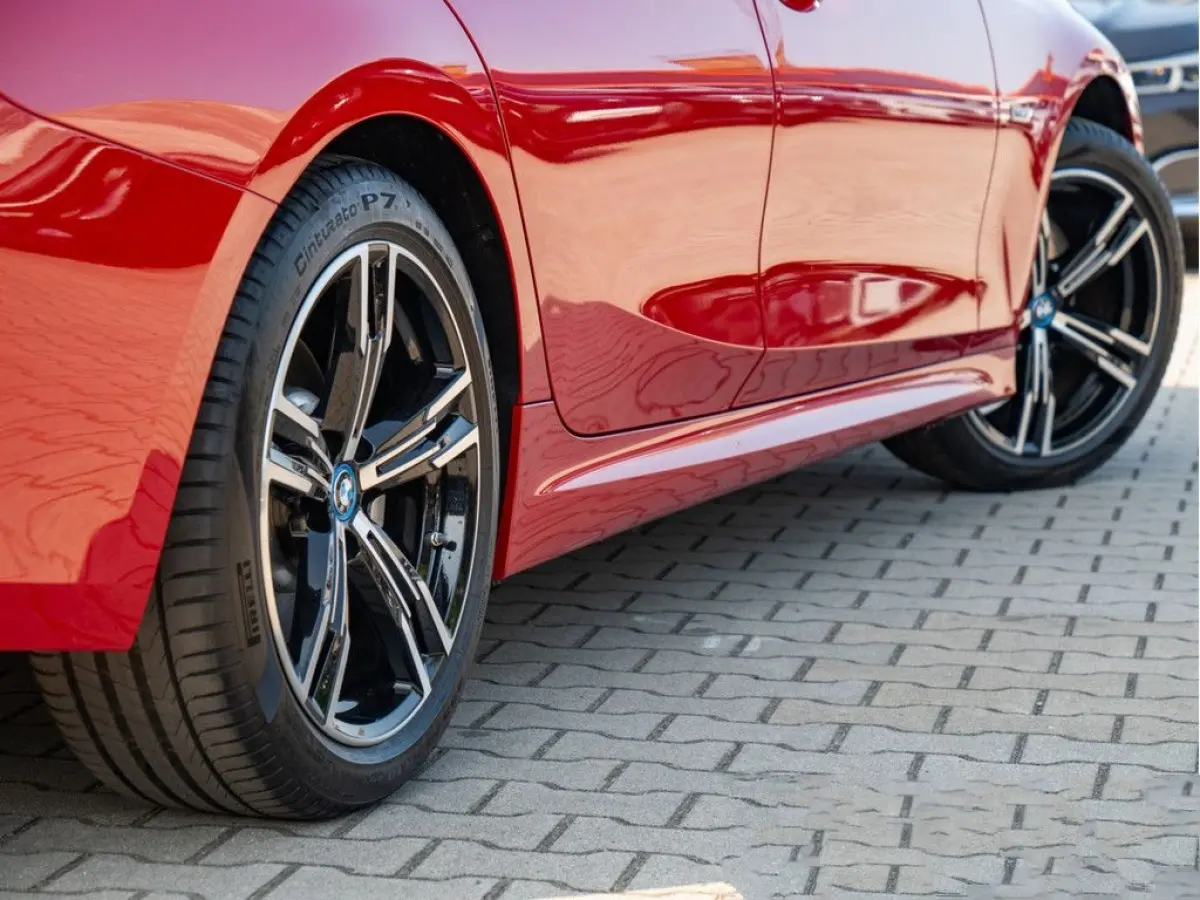 330e M-SPORT (LCI) ** LED, ROT LEDER, LIFE COCKP. PROF, PANORAMA, TREKH, 18-inch LMV ** 1e EIG (EX BMW-AG) - UNFALLFREI ** * INFORMEER OOK NAAR ONZE AANTREKKELIJKE FINANCIAL-LEASE TARIEVEN *