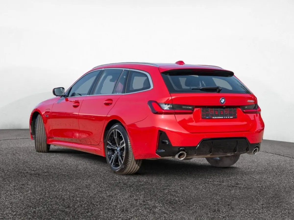 330e M-SPORT (LCI) ** LED, ROT LEDER, LIFE COCKP. PROF, PANORAMA, TREKH, 18-inch LMV ** 1e EIG (EX BMW-AG) - UNFALLFREI ** * INFORMEER OOK NAAR ONZE AANTREKKELIJKE FINANCIAL-LEASE TARIEVEN *