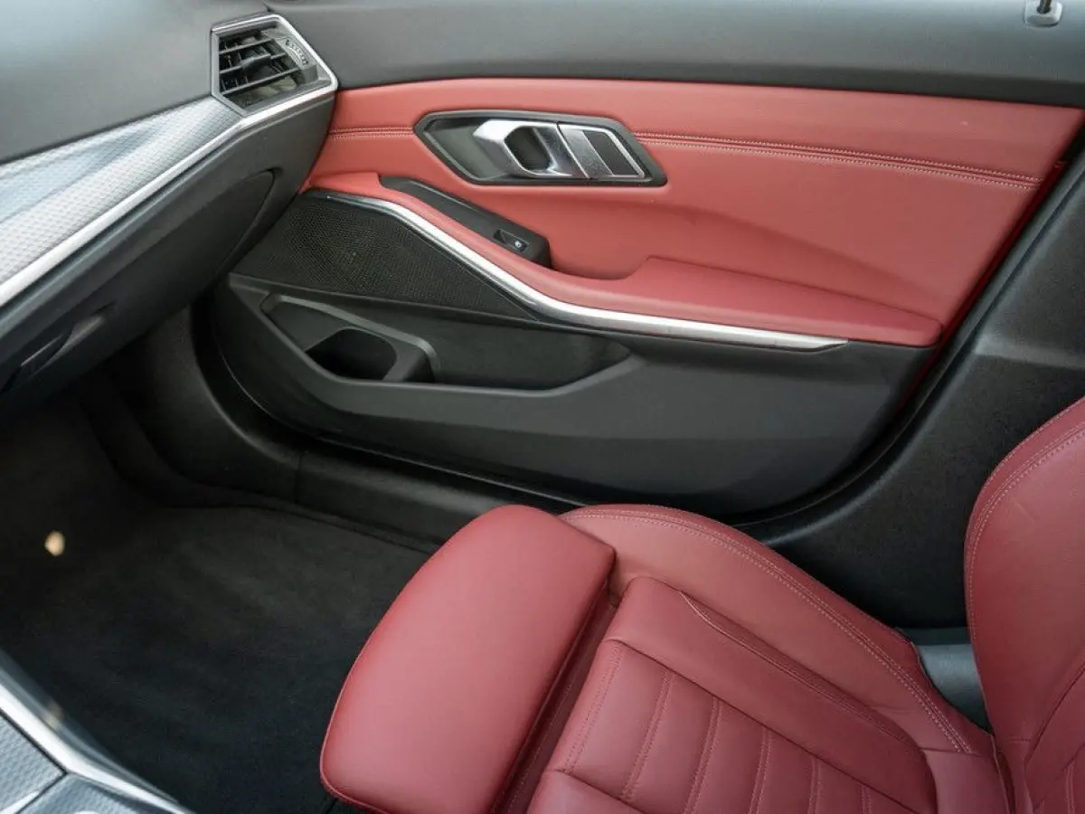 330e M-SPORT (LCI) ** LED, ROT LEDER, LIFE COCKP. PROF, PANORAMA, TREKH, 18-inch LMV ** 1e EIG (EX BMW-AG) - UNFALLFREI ** * INFORMEER OOK NAAR ONZE AANTREKKELIJKE FINANCIAL-LEASE TARIEVEN *
