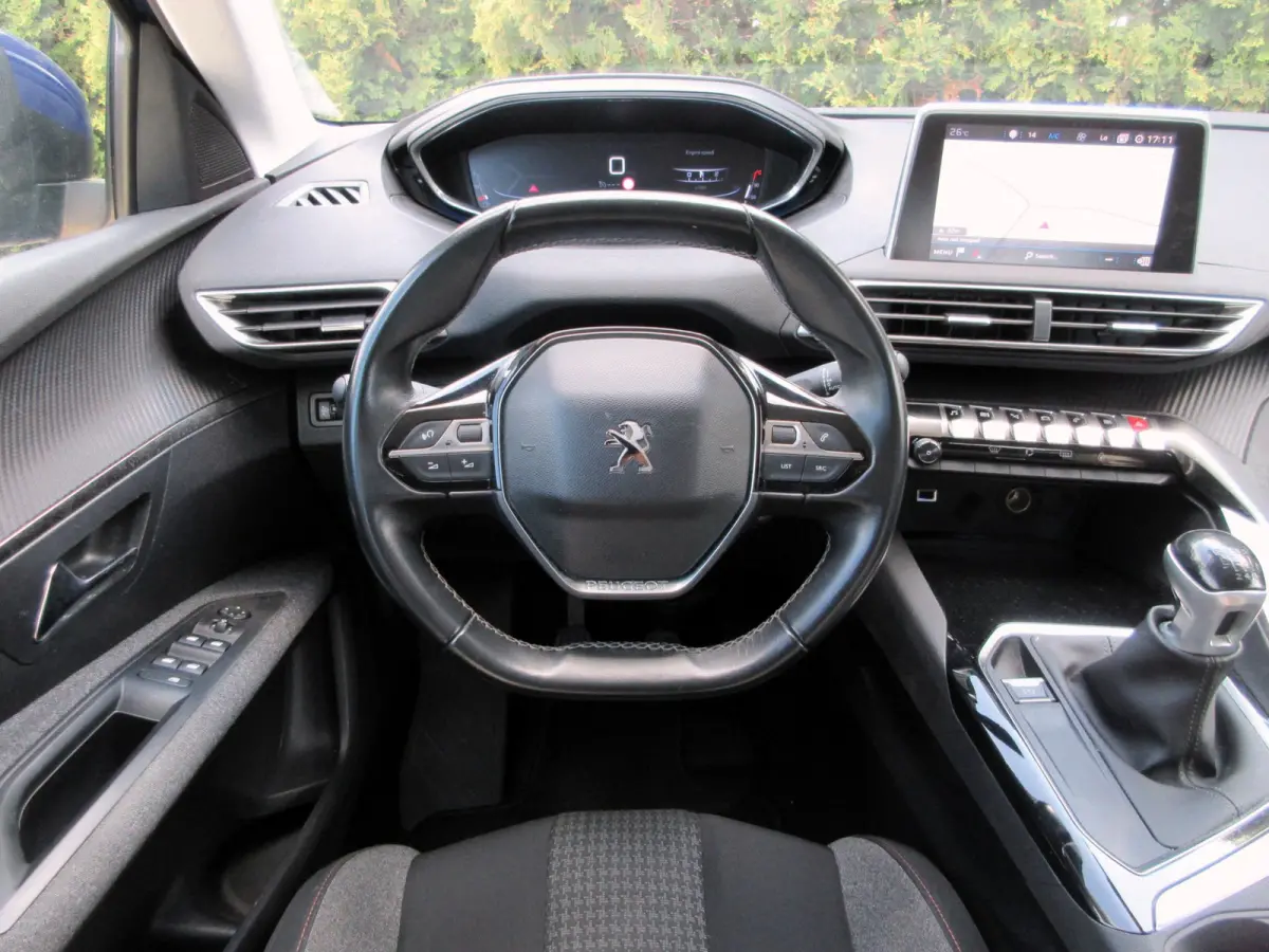 1.2 PureTech Blue Lease * Navi * 360 camera *