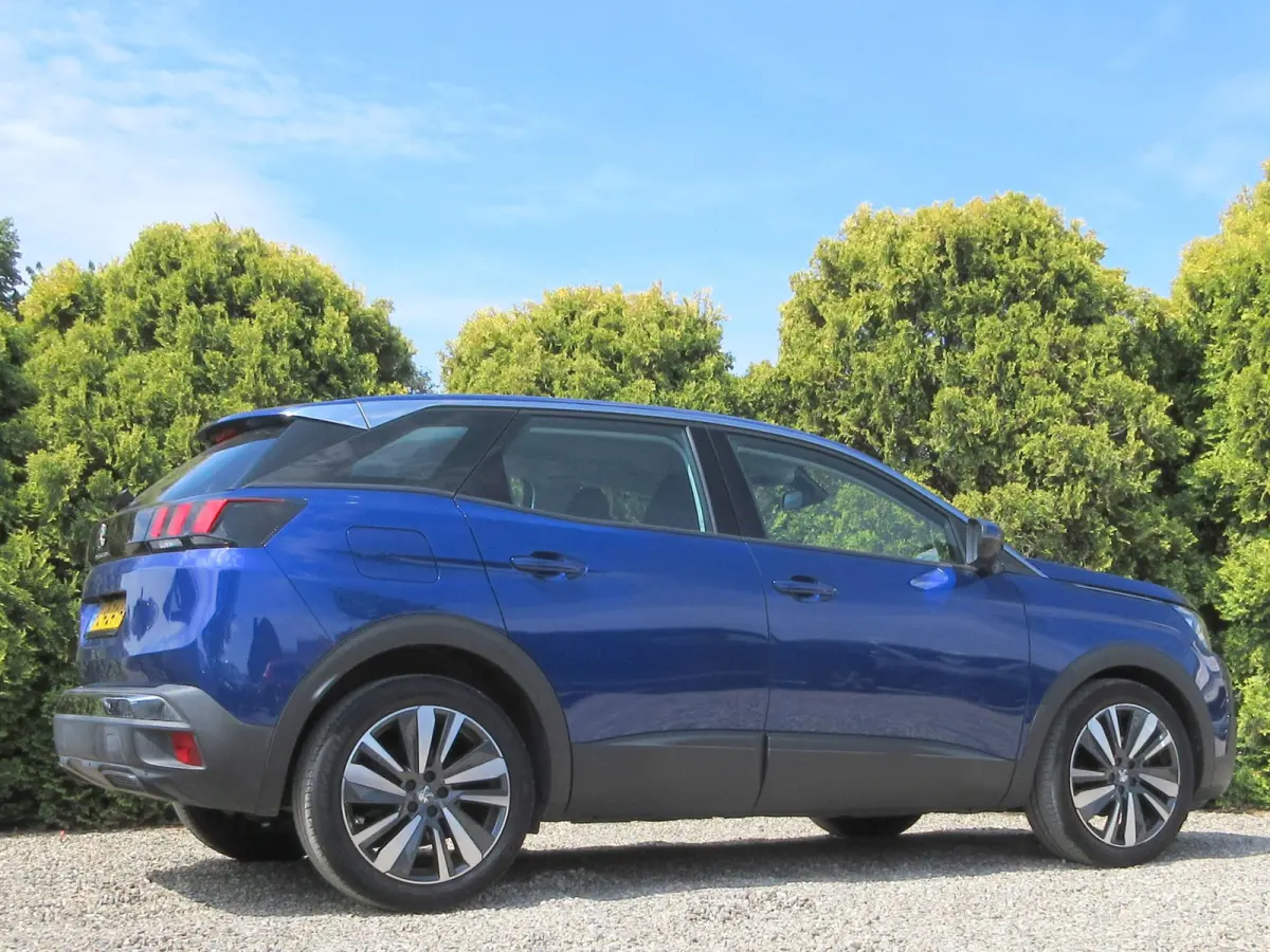 1.2 PureTech Blue Lease * Navi * 360 camera *