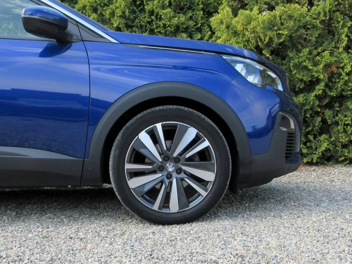 1.2 PureTech Blue Lease * Navi * 360 camera *