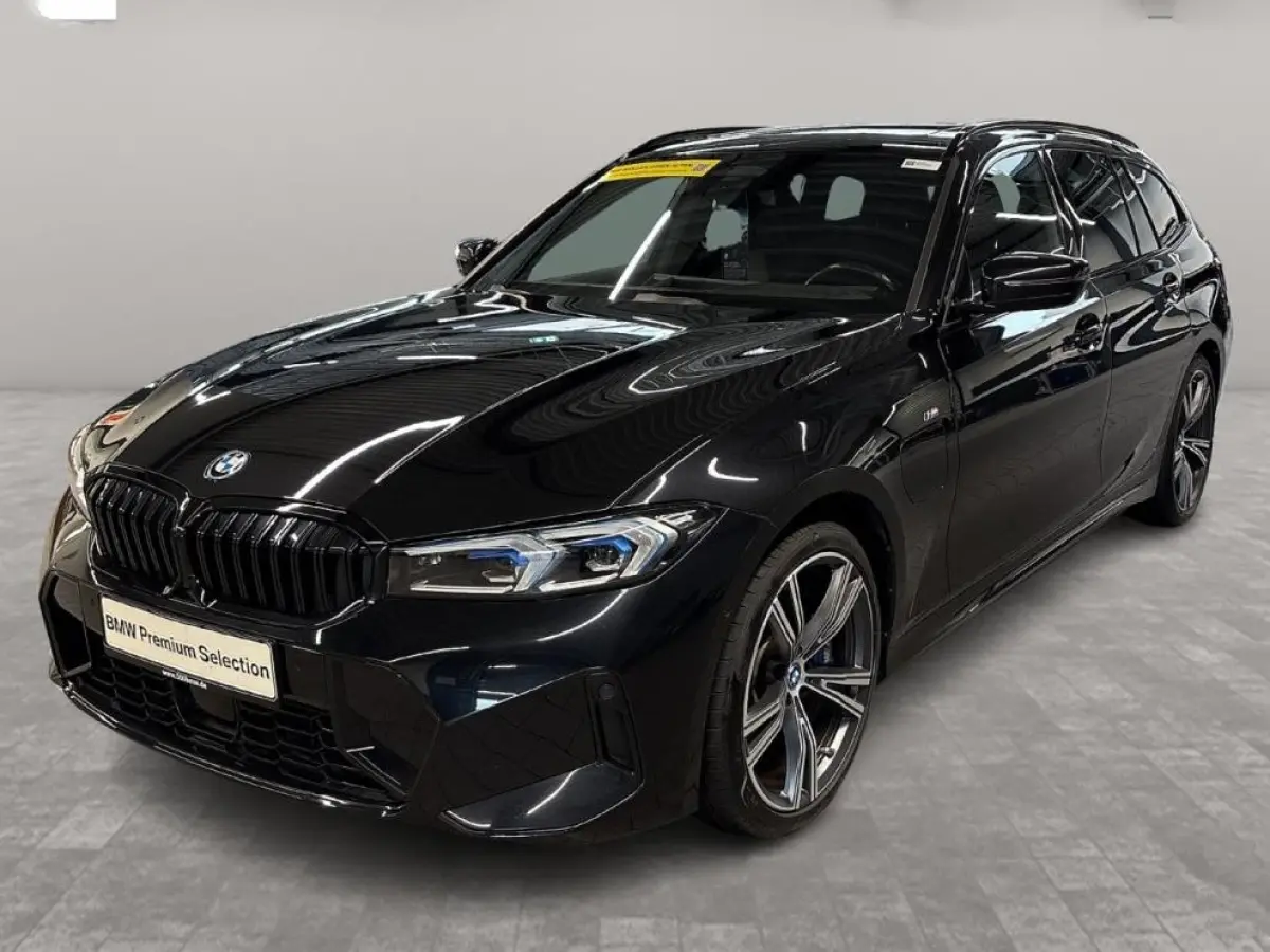 330e M-SPORT ** ADAP. LED, PANO, TREKH, ACC, HuD, 19-inch LMV ** 1e EIG - UNFALLFREI, BMW ONDERH. ** * INFORMEER OOK NAAR ONZE AANTREKKELIJKE FINANCIAL-LEASE TARIEVEN **