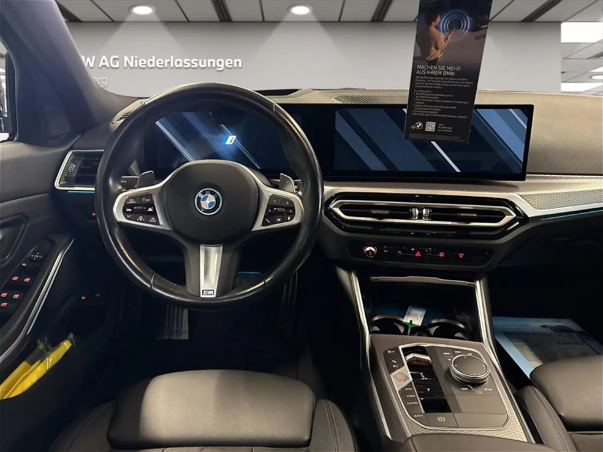 330e M-SPORT ** ADAP. LED, PANO, TREKH, ACC, HuD, 19-inch LMV ** 1e EIG - UNFALLFREI, BMW ONDERH. ** * INFORMEER OOK NAAR ONZE AANTREKKELIJKE FINANCIAL-LEASE TARIEVEN **