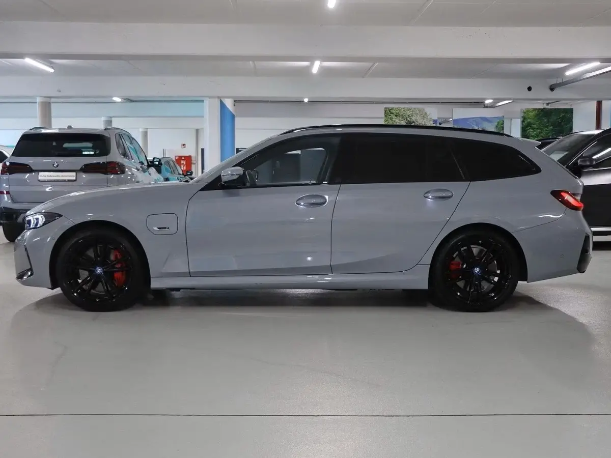330e M-SPORT ** ADAP. LED, PANO, TREKH, ACC, HuD, 19-inch LMV ** 1e EIG - UNFALLFREI, BMW ONDERH. ** * INFORMEER OOK NAAR ONZE AANTREKKELIJKE FINANCIAL-LEASE TARIEVEN **
