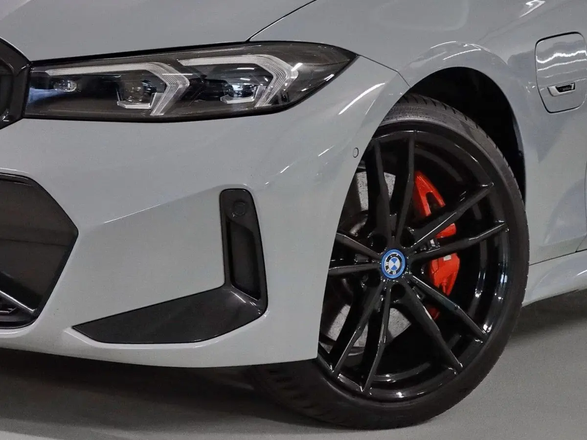 330e M-SPORT ** ADAP. LED, PANO, TREKH, ACC, HuD, 19-inch LMV ** 1e EIG - UNFALLFREI, BMW ONDERH. ** * INFORMEER OOK NAAR ONZE AANTREKKELIJKE FINANCIAL-LEASE TARIEVEN **