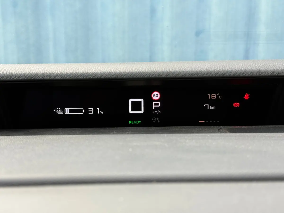 Max | Boordlader 11kW - 3 fasen | Dagrijverlichting | Draadloze telefoonlader