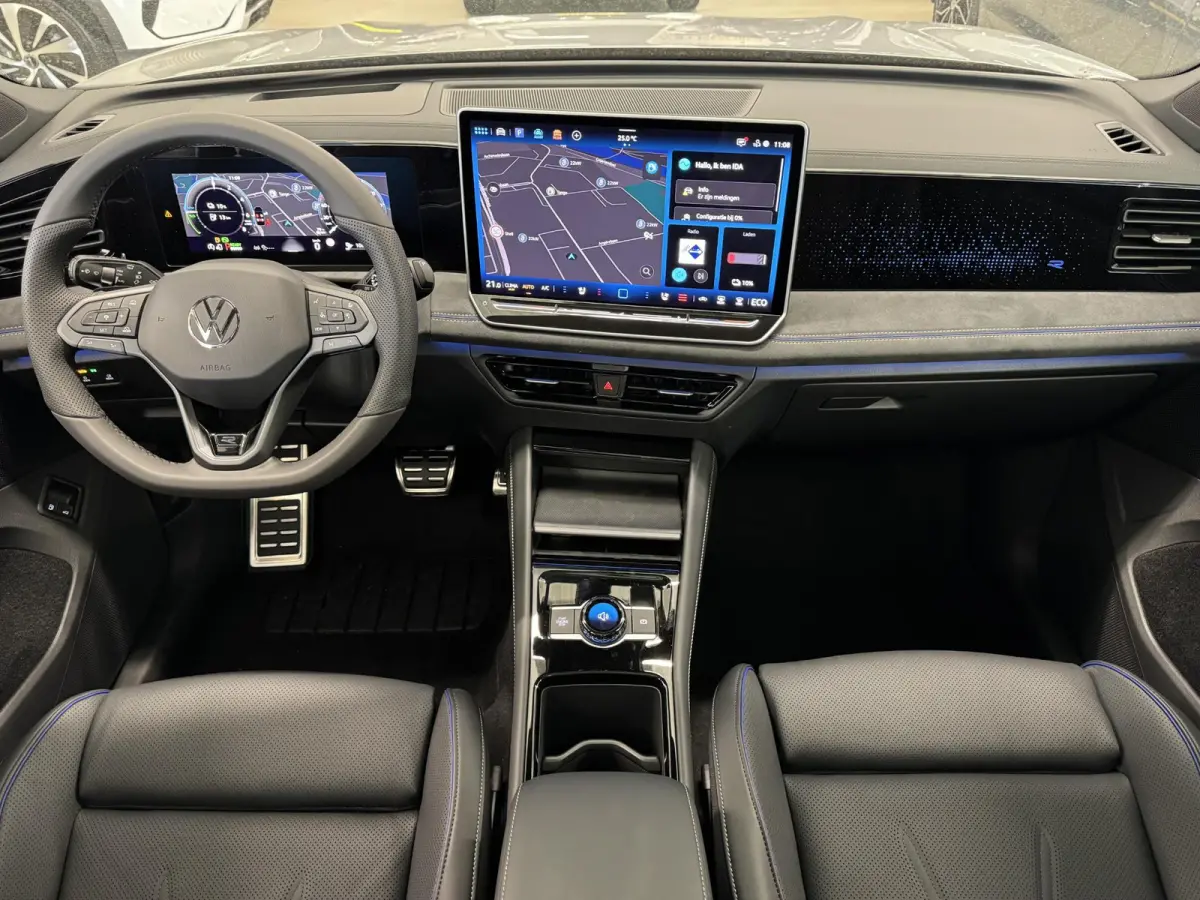1.5 eHybrid R-Line 272 pk DUURSTE UITVOERING VOL! | Nieuw! | Navi | ACC | Pano | Camera | Interieur Style Pakket | Elektrische Trekhaak | ( Vestiging - Vianen )