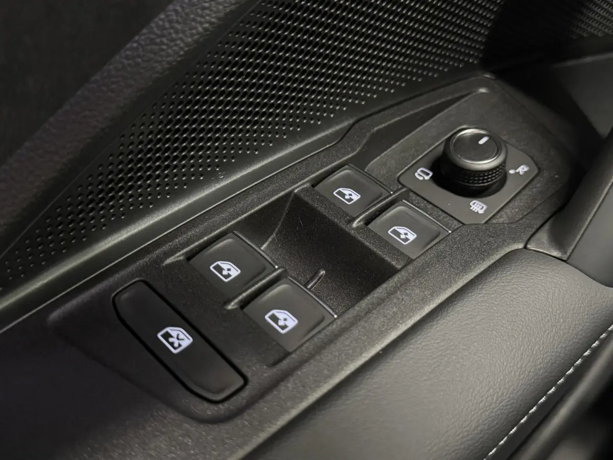 1.5 eHybrid R-Line 272 pk DUURSTE UITVOERING VOL! | Nieuw! | Navi | ACC | Pano | Camera | Interieur Style Pakket | Elektrische Trekhaak | ( Vestiging - Vianen )